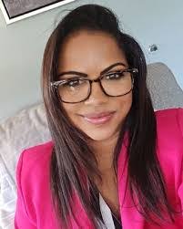 Courtney Oswald's Instagram, Twitter & Facebook