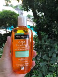 L'acné est une maladie de peau donnant des boutons. Tonico Sem Alcool Neutrogena Acne Proofing