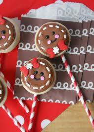 Noel 20 Idees Pour Decorer Vos Sables Biscuits Au Sucre De Noel Recette Biscuit De Noel Cuisson De Noel