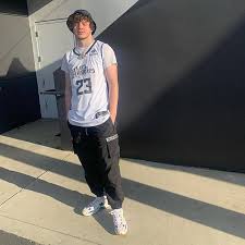 Being fearlessly independent means being the exception to the norm, not being defined by achievements of others or sitting comfortably in a trend. New Balance 327 X Jack Harlowä¸æ¶é å ± çç±rapperç²çµ²å®å¤¢ Sswagger Line Today