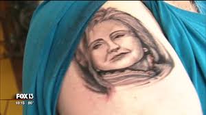 Phoebe waller bridge hosted saturday night live. Snl Comedian Gets Hillary Clinton Tattoo And Her Response Is Epic Metro Us