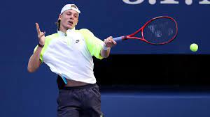 Nachdem shapovalov sein spiel zum 4:6 und damit den ersten satz mit einem doppelfehler abgegeben hatte, musste sein schläger büßen. Denis Shapovalov Schlagt David Goffin Im Achtelfinale Eurosport