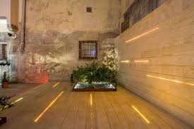 Die Erste Accoya Holzterrasse Der Welt Mit Integrierter Led Beleuchtung Holzterrasse Beleuchtung Terrassenbeleuchtung