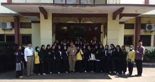 Bagi mahasiswa yang mengikuti kegiatan tersebut melalui program kampus mengajar, pemerintah menjanjikan bantuan uang kuliah hingga rp2,4 juta dan biaya hidup sebesar rp700 ribu per bulan. 24 Mahasiswa Unisnu Jepara Ikuti Program Kampus Mengajar Perintis Kmp Unisnu