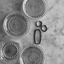 風に揺れる水面の波紋をイメージしたペンタゴンパーツとオーバルパーツを組み合わせたイヤーカフ パーツ無しのものとの重ね付けもオススメです an ear cuff that combines an oval part with a pentagon part that simula イヤーカフ ペンタゴン オーバル