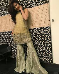 Pin By Maryam Liaqat On Gharara Fashion Dresses Pakistani Outfits Indian Designer Wear