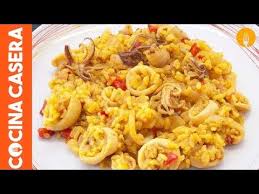 Solo debes escoger un buen bacalao y el bacalao con salsa de tinta de calamar. Arroz Con Calamares Youtube