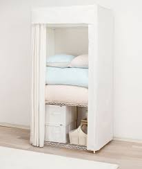 mais de 1000 ideias sobre 収納 カーテン no pinterest かご収納 楽天市場 送料無料 幅101cmタイプ 布団ラック ftr 布団収納 布団収納ラック ハンガーラック カバー 手作り