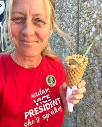 Amy Farthing's Instagram, Twitter & Facebook