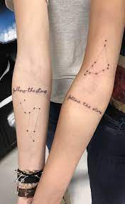 Tatuagem De Irmas Qual O Significado Desenhos E Fotos Inspiradoras Friend Tattoos Horoscope Tattoos Leo Tattoos