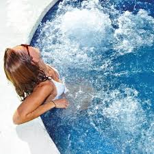 Les Avantages Du Spa Gonflable Sur La Piscine Cash Piscines