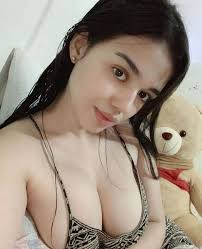 Girls can be eating their makeup so they can become beautiful inside. No be  everything I go dey tell una.😒😒😒