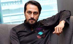 Pemeran bapak dalam film pengabdi setan 2017 ini juga. Bront Palarae Bapak Pengabdi Setan Gantengnya Bikin Salah Fokus
