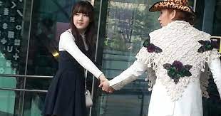 Open & share this gif yerin, gfriend, eunha, with everyone you know. Super Junior S Heechul Spotted Holding Hands With Girlfriend Yerin