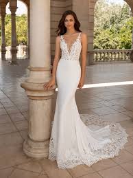 Pronovias Erandi Wedding Dress Used Size 6 1 400 In 2020 Pronovias Wedding Dress Crepe Wedding Dress Allure Wedding Dresses
