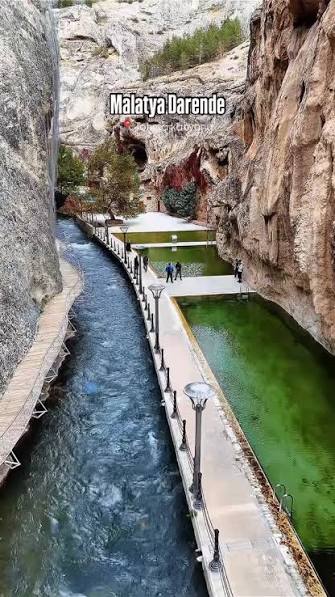 Malatya Darende , 📍Tohma kanyonu , Kayaların arasından akan buz gibi su,  doğanın sesi ve huzurun ta kendisi… 🌿Tohma Kanyonu’nda yürürken bir yanda  serinlik, bir yanda tarihin dokusu eşlik ediyor ...