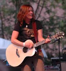 La música de carlile ha sido calificada en varios géneros, incluyendo pop, rock, country alternativo, indie y folk. Brandi Carlile Wikiwand