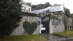 In unseren 14 schönen zimmern im laufhaus können selbstständige damen ihre gäste direkt empfangen und ihre erotischen dienste anbieten! Michelle Hunziker Tomaso Trussardi Die Hochzeitsvorbereitungen Laufen Auf Hochtouren