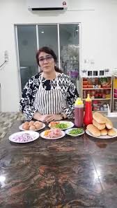 Tumis bawang besar dan bawang putih. Ida S Kitchen Roti John Daging Blackpepper Bahan2