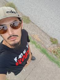 Mari Wilson bringing her cool to my morning. Hope I don't drop her  collection.