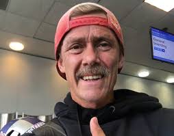 Kenneth Tencio "pollis" added a...