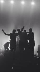 Black And White Crowd Wallpaper The 1975 Wallpaper The 1975 Wallpaper Concert Photography The 1975