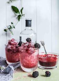 brombeeren reifen hier schon langer und es hangt noch viel getranke und cocktail gin tonic rezept brombeeren gin cocktail rezepte