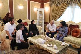 Dilahirkan 1920 di sandakan dan namun kemudian berpindah untuk menetap di tawau ketika era pendudukan tentara jepang dan menikah. Mohd Najib Tun Razak On Twitter Ziarah Keluarga Allahyarham Datuk Tawfiq Abu Bakar Titingan Tengah Hari Tadi Allahyarham Merupakan Seorang Pemimpin Cukup Berdedikasi Banyak Berkhidmat Dan Berjasa Kepada Masyarakat Saya Berdoa Semoga