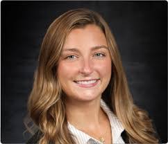 Amanda Benoit's Instagram, Twitter & Facebook