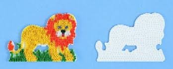 Hama stiftplatten für midi bügelperlen in tollen motiven, teilweise auch in transparenter ausführung. Stiftplatte Motiv Lowe Fur Midiperlen Bugelperlen Steckplatten Hama Gunstig Kaufen Im Shop Bei Bastelwelt Creativ
