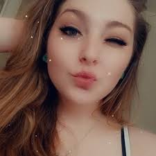 Lacy Tucker's Instagram, Twitter & Facebook