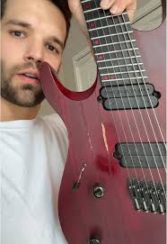 Embracing Wear: How to Handle Guitar Scuffs