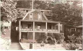 Palisades Park Country Club Covert Mi In The Early 1900 S This Building Still Exists There Was A Summer Only Post Offi Palisades Park Palisades Lake Bluff