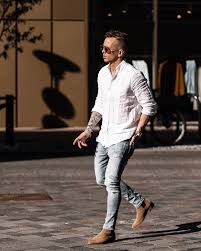Maybe you would like to learn more about one of these? Cooles Streetstyle Outfit Fur Manner Used Look Jeans Mit Weissem Hemd Und Chelsea Boots Manneroutfit Mens Fashion Streetwear Mens Style Rugged Men Style Tips