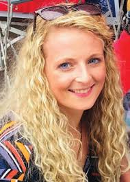 Cwmnïau lleol yn cefnogi gweithwyr y rheng flaen