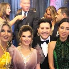 الأزمنة في أنفسها متماثلة، وتفاضلها بما يظهر فيها من المصدر: Ø£Ù†Ø§Ù‚Ø© Ø²ÙˆØ¬Ø© Ù‡Ø§Ù†ÙŠ Ø´Ø§ÙƒØ± ØªØ®Ø·Ù Ø§Ù„Ø£Ù†Ø¸Ø§Ø± ÙÙŠ Ø­ÙÙ„ Ø²ÙØ§Ù Ù†Ø¬Ù„Ù‡Ù…Ø§ ÙˆØ§Ù„Ø¨ÙˆØªÙˆÙƒØ³ ÙŠØºÙŠ Ø± Ù…Ù„Ø§Ù…Ø­Ù‡Ø§ Ø¨Ø§Ù„ÙƒØ§Ù…Ù„ Ø¬Ø±ÙŠØ¯Ø© Ù†ÙˆØ±Øª