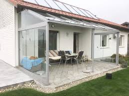 Uberdachung Mit Seitenwand Bestens Geschutzt Vor Wind Regen Uberdachungen Seitenwand Uberdachung Terrasse