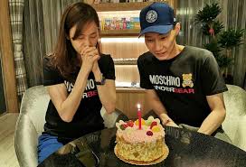 Ucapan selamat hari ibu untuk istri dari suami yang menyayangi kepada istriku tercinta yang nanti akan jadi ibu dari anak anakku, aku ucapkan selamat hari ibu. Kerana Dia Saya Berjaya Sekarang Sempena Birthday Ini Ucapan Sweet Chong Wei Untuk Isteri