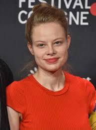 Schauspielerin Emma Bading kommt zum Screening des Films Lieber Thomas im  Rahmen des Film Festival