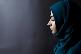 Mit 13 setzt sie das erste mal ein kopftuch auf, eine wirklich bewusst getroffene entscheidung war das damals aber nicht, meint sie. Kopftuch Soll Nicht Pflicht Sein Iranische Frauen Lehnen Zwang Ab