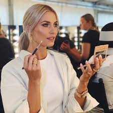 Lena Gercke On Instagram Mein Show Make Up Look Und Fur Alle Die Nicht In Berlin Dabei Sein Konnten Verlose Ich Zusammen Mit M Lena Gercke Lena Maybelline