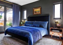 Eggshell sheen is aptly named for the fact that it is a bit dull and hardly shiny, much like a real eggshell. Shoyuklwohxaym