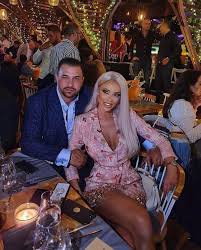 Povestea de dragoste dintre bianca drăgușanu și alex bodi a fost presărată cu multe împăcări și despărțiri. Bianca DrÄƒguÈ™anu A Fost CerutÄƒ In CÄƒsÄƒtorie De Alex Bodi Dcnews