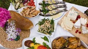 Throwing a holiday dinner party. How To Plan A Dinner Party And Have Fun Hosting It Quartz