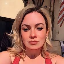 Amy Behringer's Instagram, Twitter & Facebook