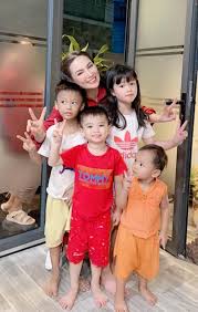 Phi nhung kể lại câu chuyện tình cờ, và cô gọi đó là cơ duyên: Nuoi 23 Ä'á»©a Tráº» Phi Nhung Ä'i Lam Ä'áº¿n Ná»­a Ä'em Má»›i Vá» Váº«n Ä'Æ°á»£c Cac Con Thá»©c Ä'á»£i Cá»­a