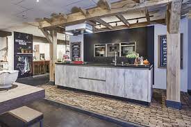 een overzicht van de showroom van avanti keukens in kesteren keukens showroom