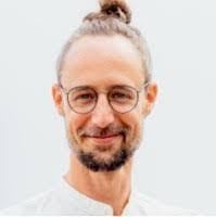 Jason Lessing's Instagram, Twitter & Facebook