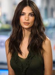 Emily Ratajkowski Medium Length Hair And Soft Curls Hair Style Medium Length Hair Styles Long Hair Styles Hair Styles