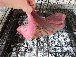 Fie ca preferati ciorbitele, friptura, salatele cu carne sau va plac hamburgerii de casa, retetele noastre impaca toate gusturile. Carne Vita Coapta Incet Pe Gratar